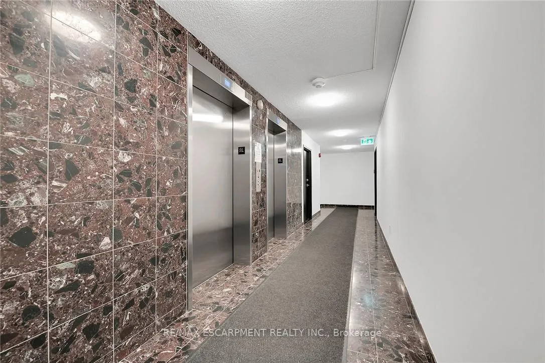 Photo 11 of Unit 112, 8 Village Green, Hamilton, Stoney Creek — HOMEH