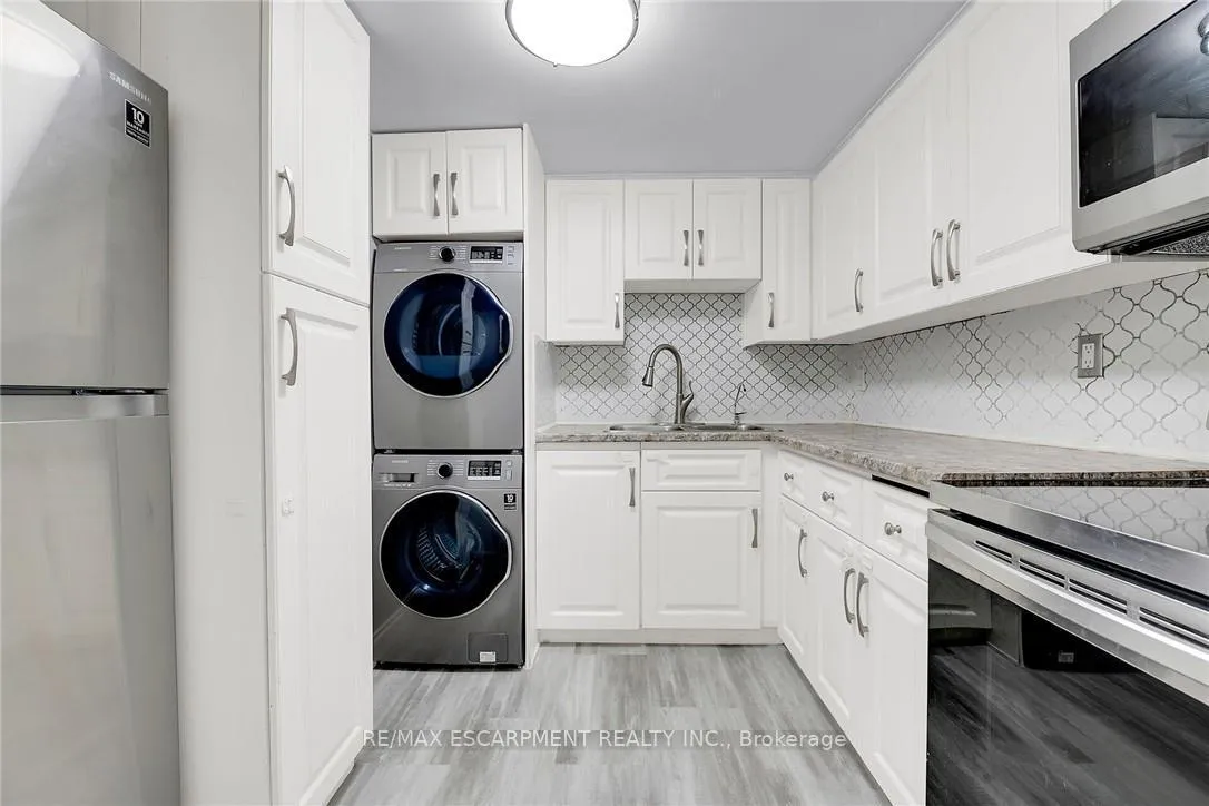 Photo 17 of Unit 112, 8 Village Green, Hamilton, Stoney Creek — HOMEH