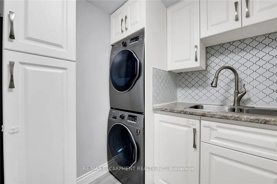 Photo 18 of Unit 112, 8 Village Green, Hamilton, Stoney Creek — HOMEH
