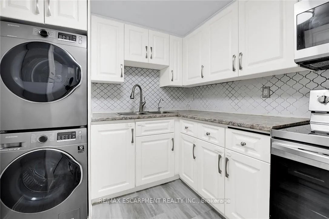 Photo 20 of Unit 112, 8 Village Green, Hamilton, Stoney Creek — HOMEH