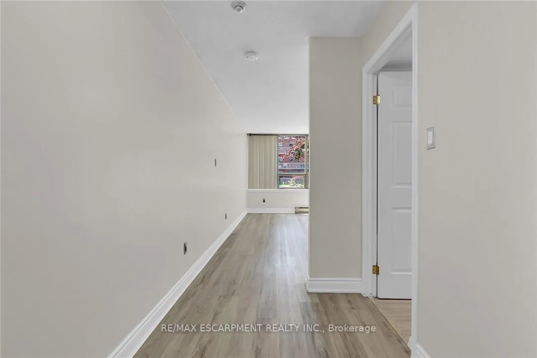Photo 24 of Unit 112, 8 Village Green, Hamilton, Stoney Creek — HOMEH