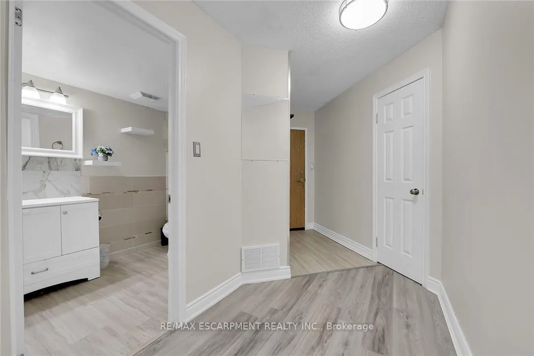 Photo 25 of Unit 112, 8 Village Green, Hamilton, Stoney Creek — HOMEH