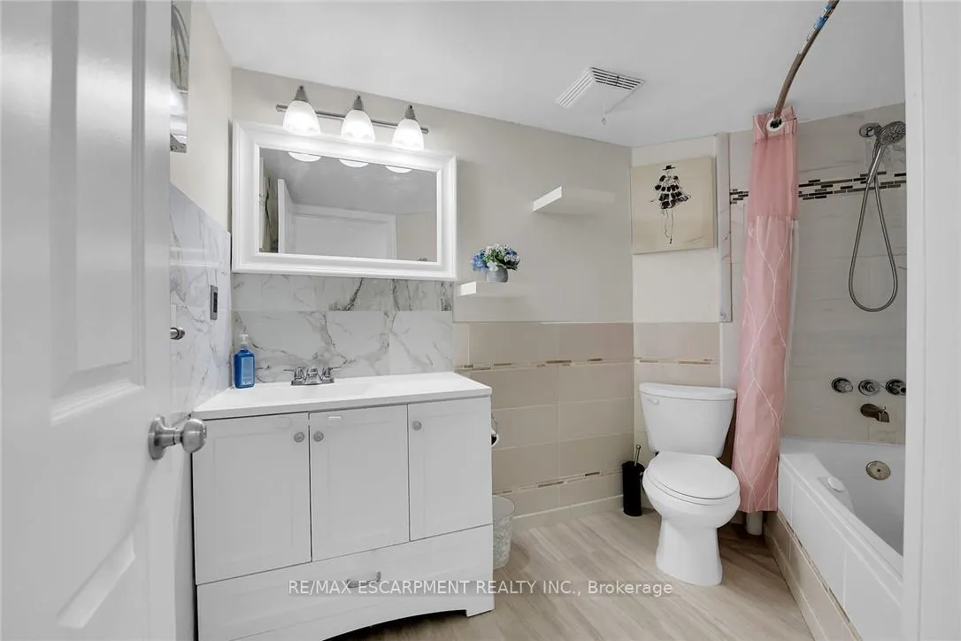 Photo 26 of Unit 112, 8 Village Green, Hamilton, Stoney Creek — HOMEH