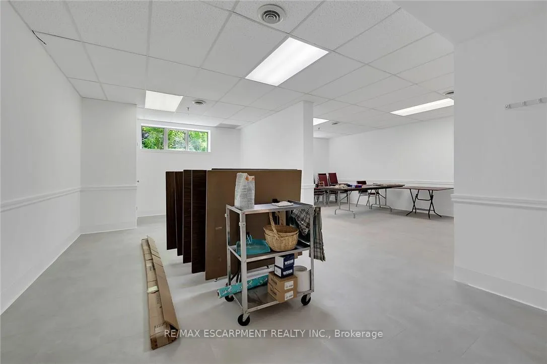 Photo 31 of Unit 112, 8 Village Green, Hamilton, Stoney Creek — HOMEH