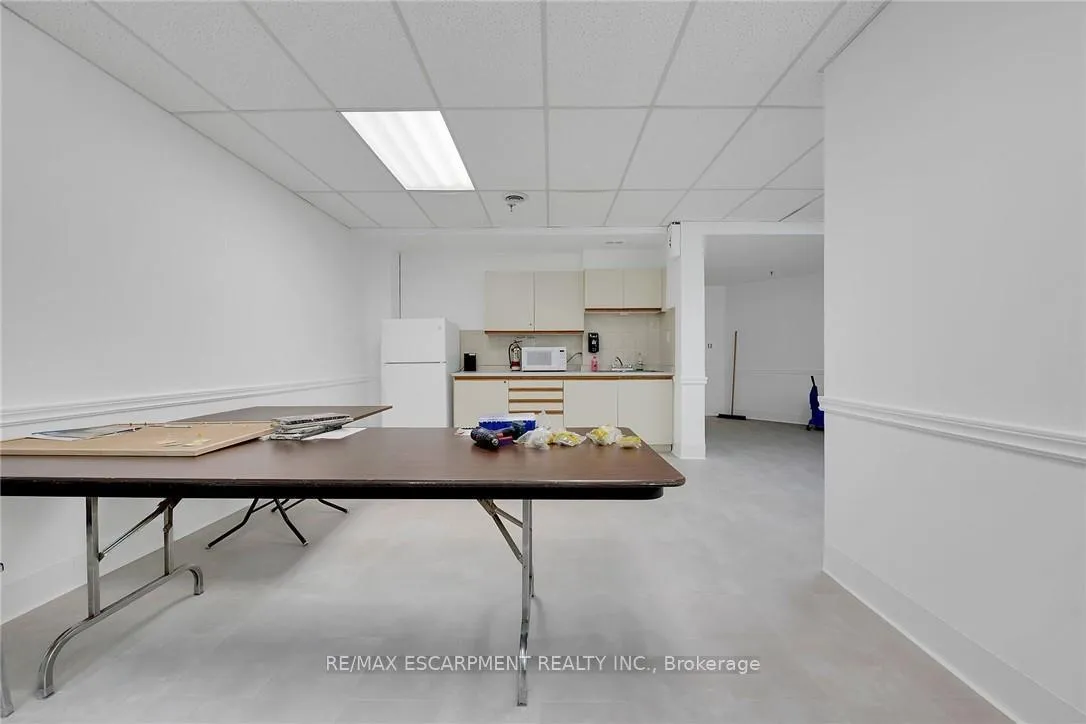Photo 32 of Unit 112, 8 Village Green, Hamilton, Stoney Creek — HOMEH