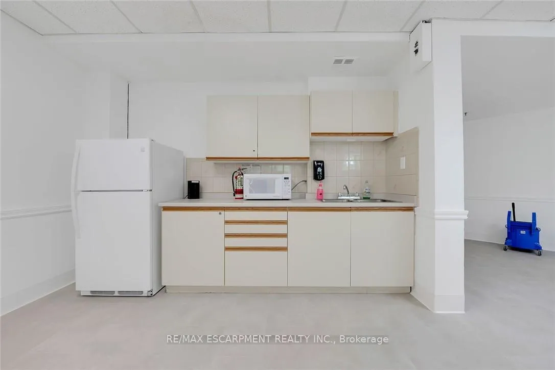 Photo 33 of Unit 112, 8 Village Green, Hamilton, Stoney Creek — HOMEH