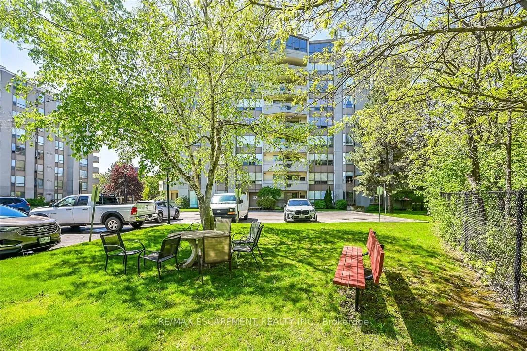 Photo 41 of Unit 112, 8 Village Green, Hamilton, Stoney Creek — HOMEH