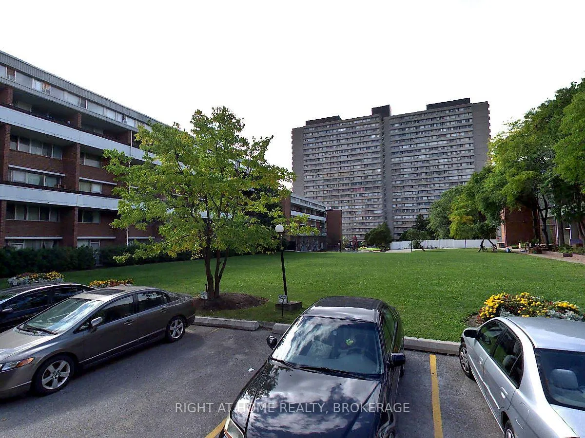 Photo 1 of Unit 306, 135 Leeward Glenway, Toronto, Flemingdon Park — HOMEH