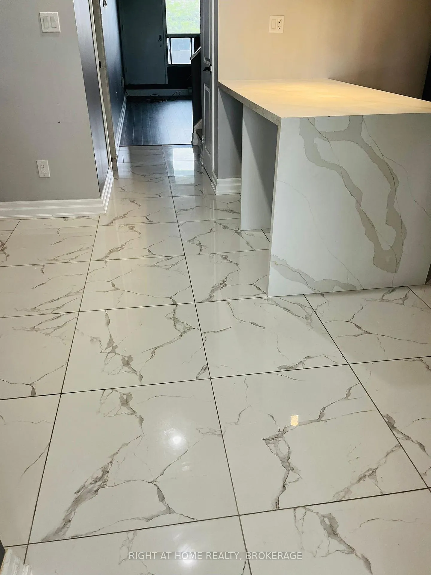 Photo 3 of Unit 306, 135 Leeward Glenway, Toronto, Flemingdon Park — HOMEH