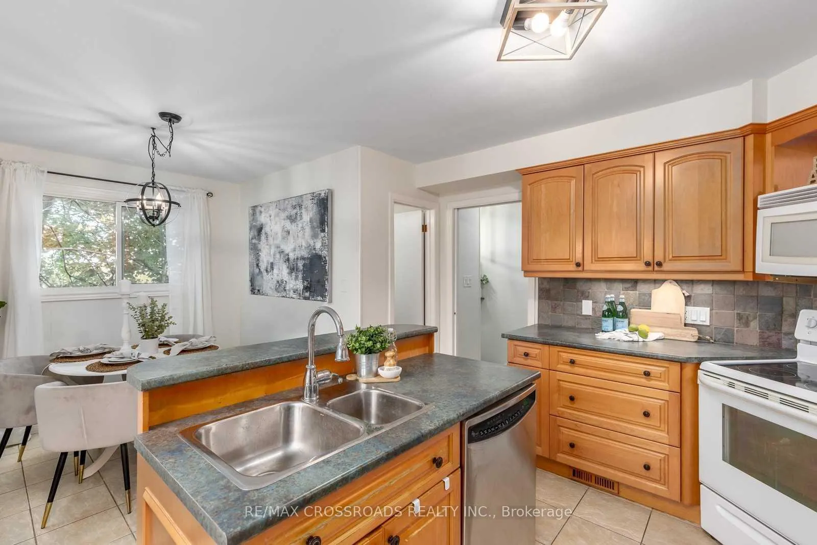Photo 10 of 312 Burns Street E, Whitby, Downtown Whitby — HOMEH