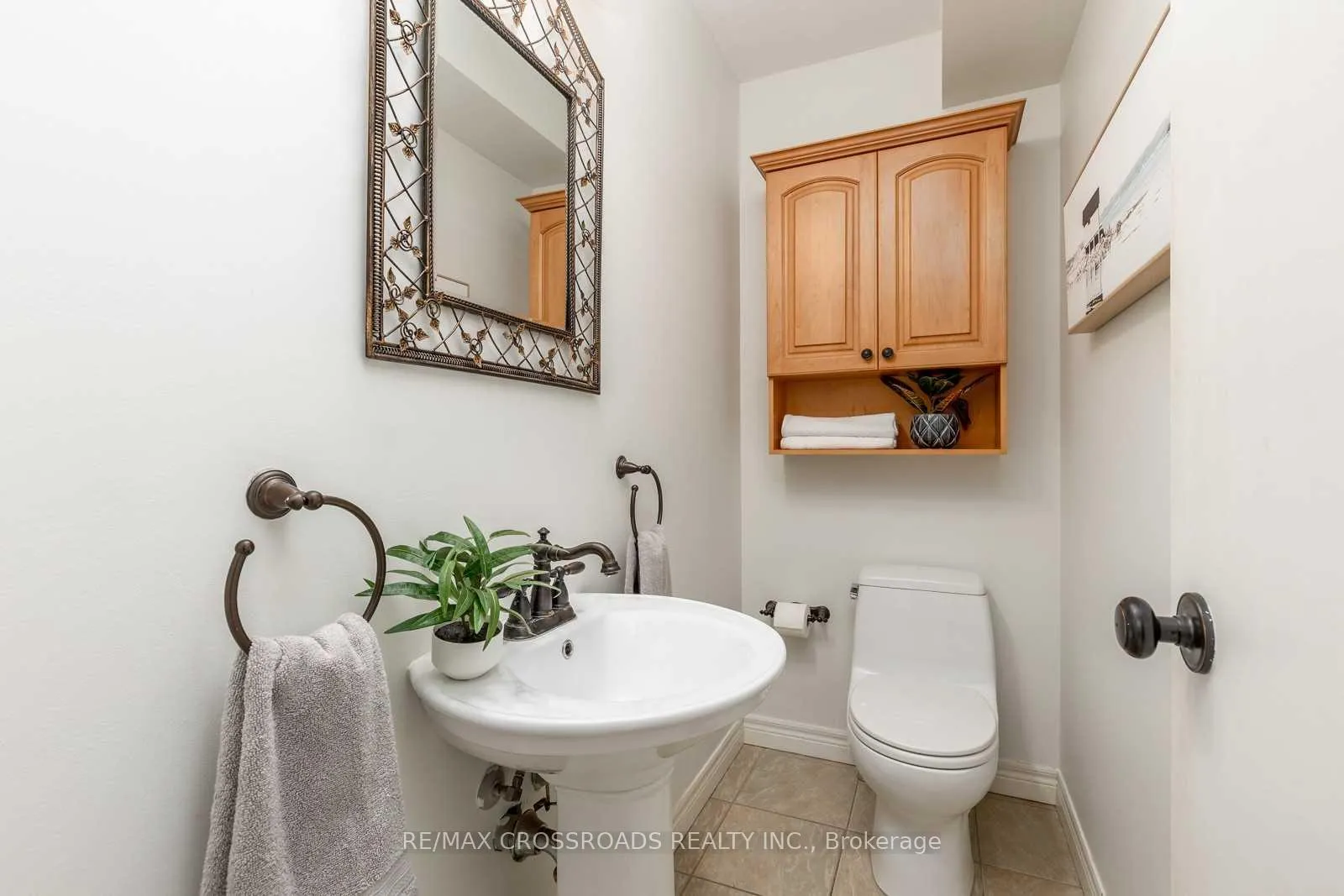 Photo 12 of 312 Burns Street E, Whitby, Downtown Whitby — HOMEH