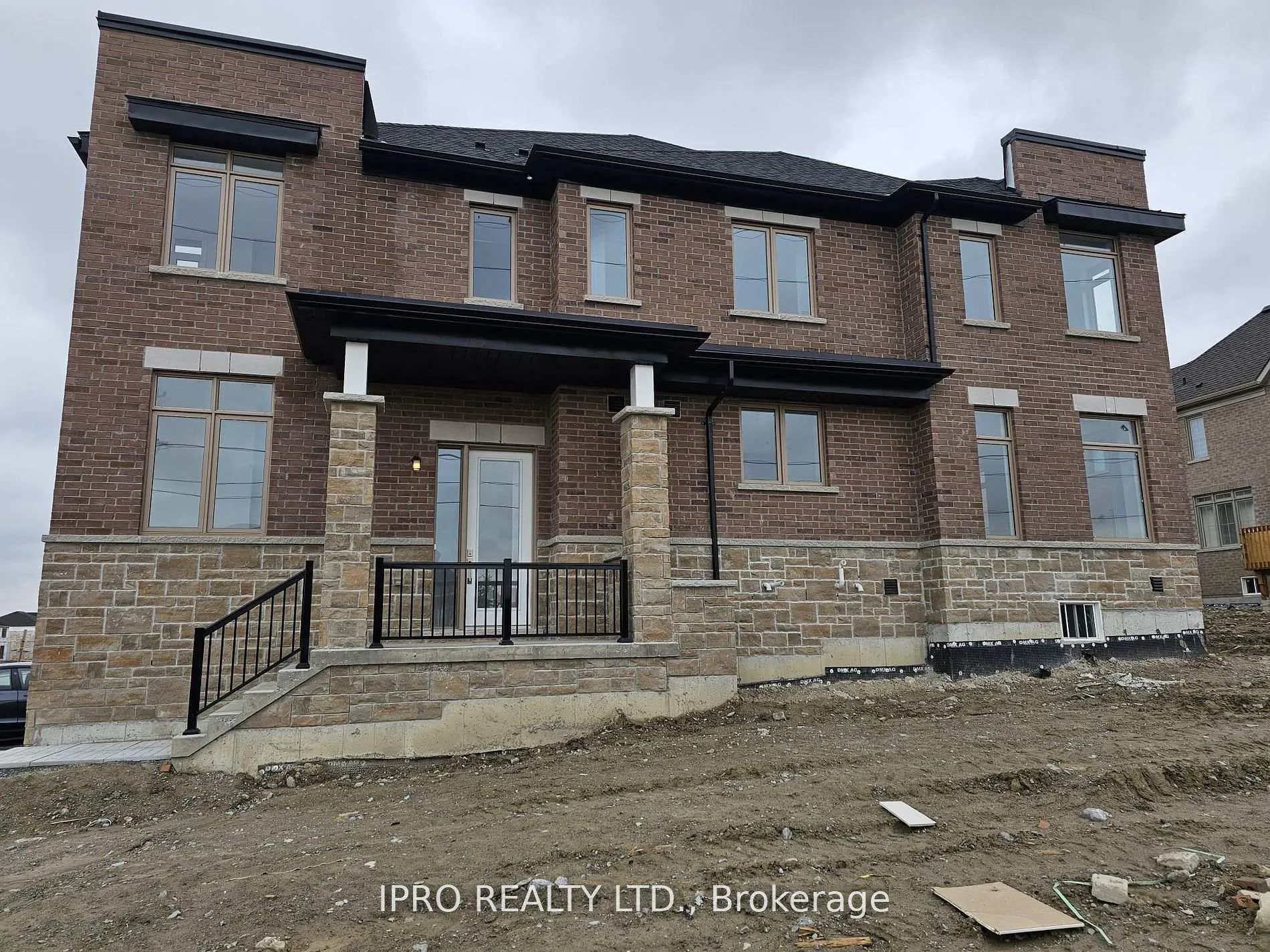 Photo 1 of 2016 Lowry Drive, Oshawa, Kedron — HOMEH