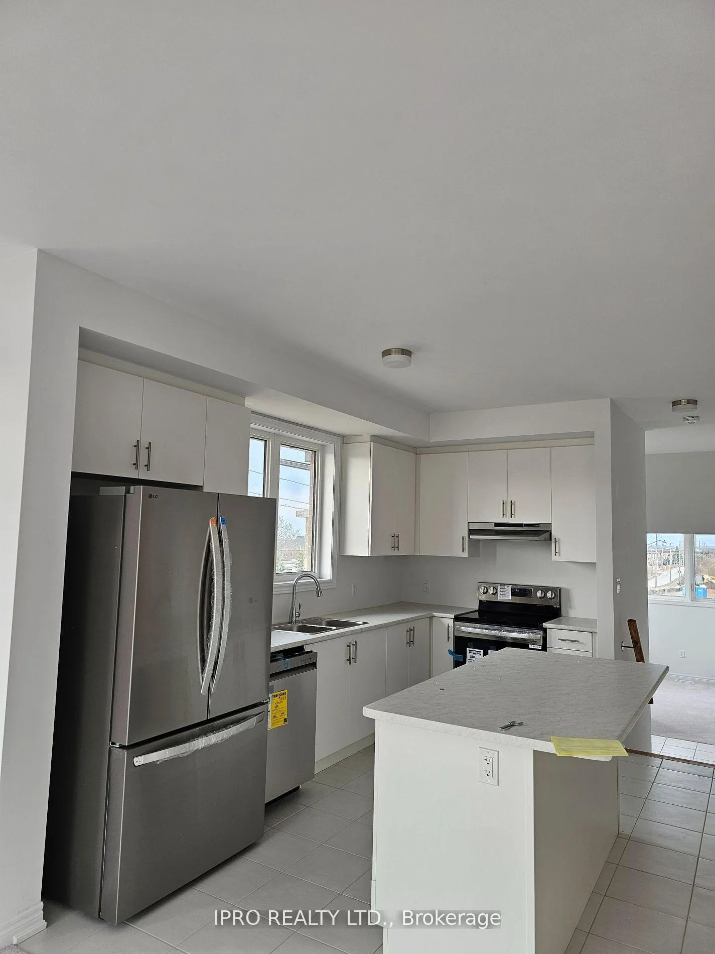 Photo 5 of 2016 Lowry Drive, Oshawa, Kedron — HOMEH