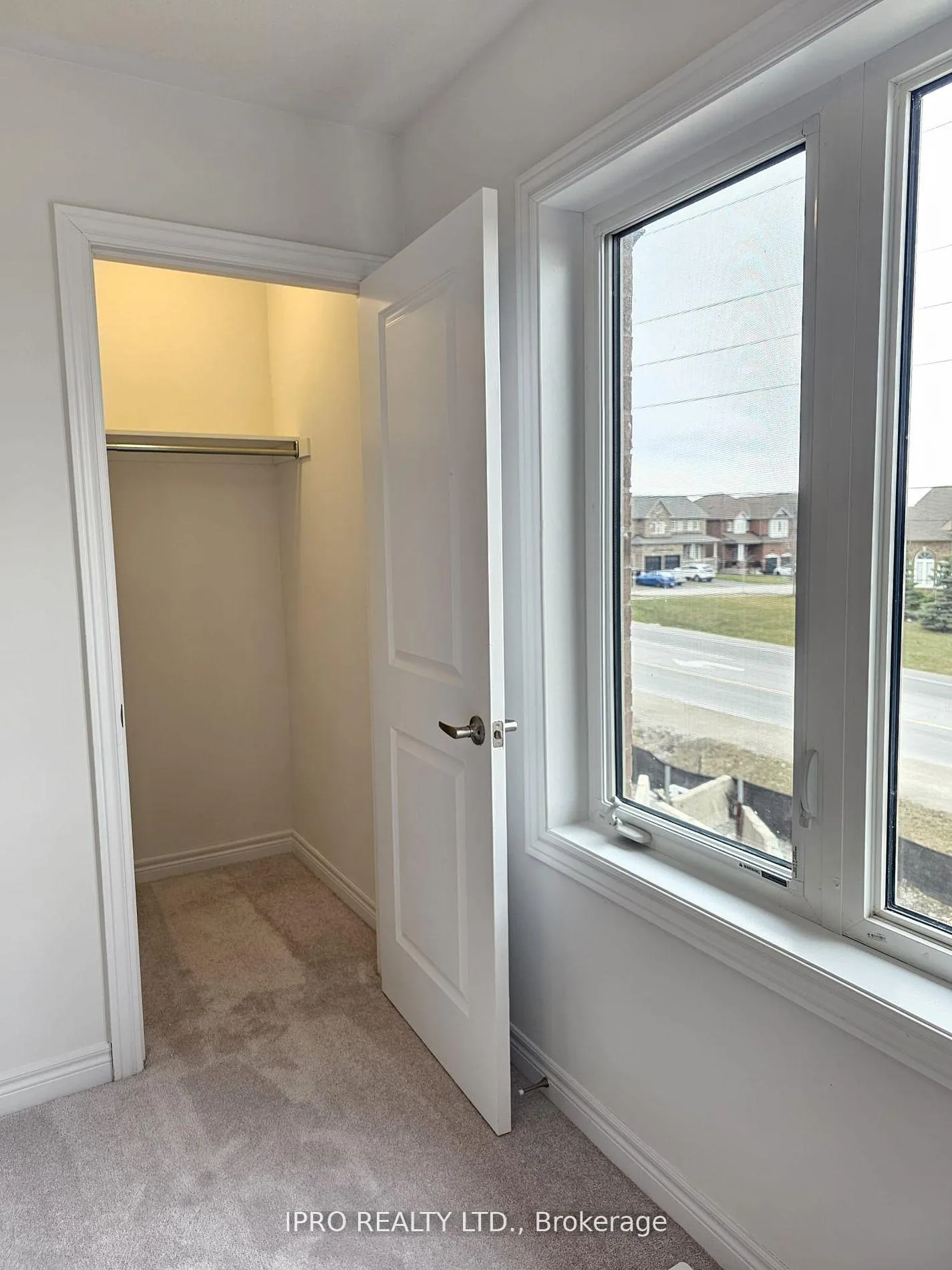 Photo 15 of 2016 Lowry Drive, Oshawa, Kedron — HOMEH