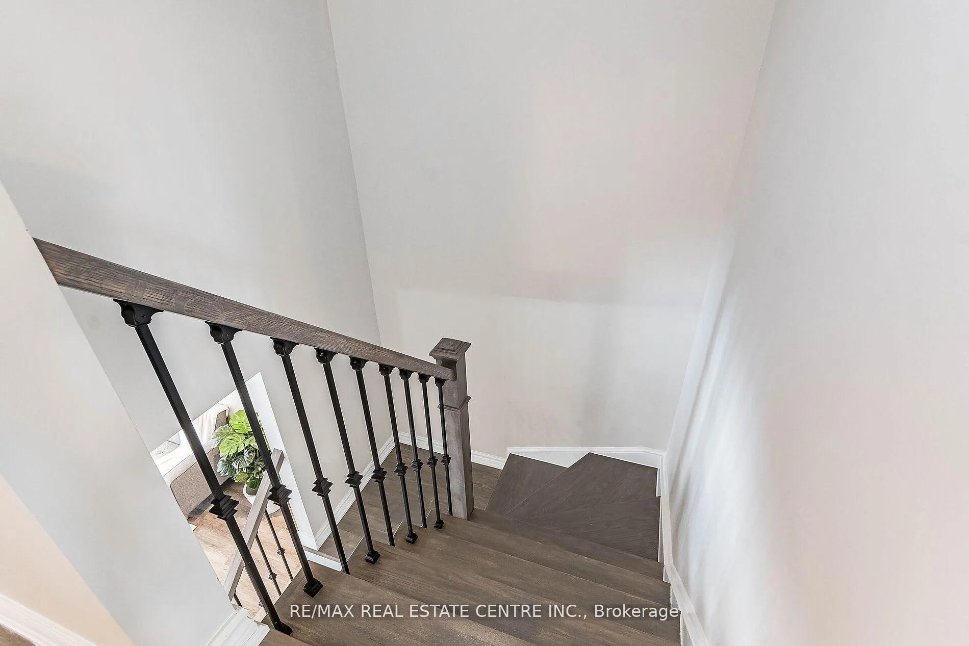 Photo 34 of 10 Utter Place, Hamilton, Stoney Creek Mountain — HOMEH