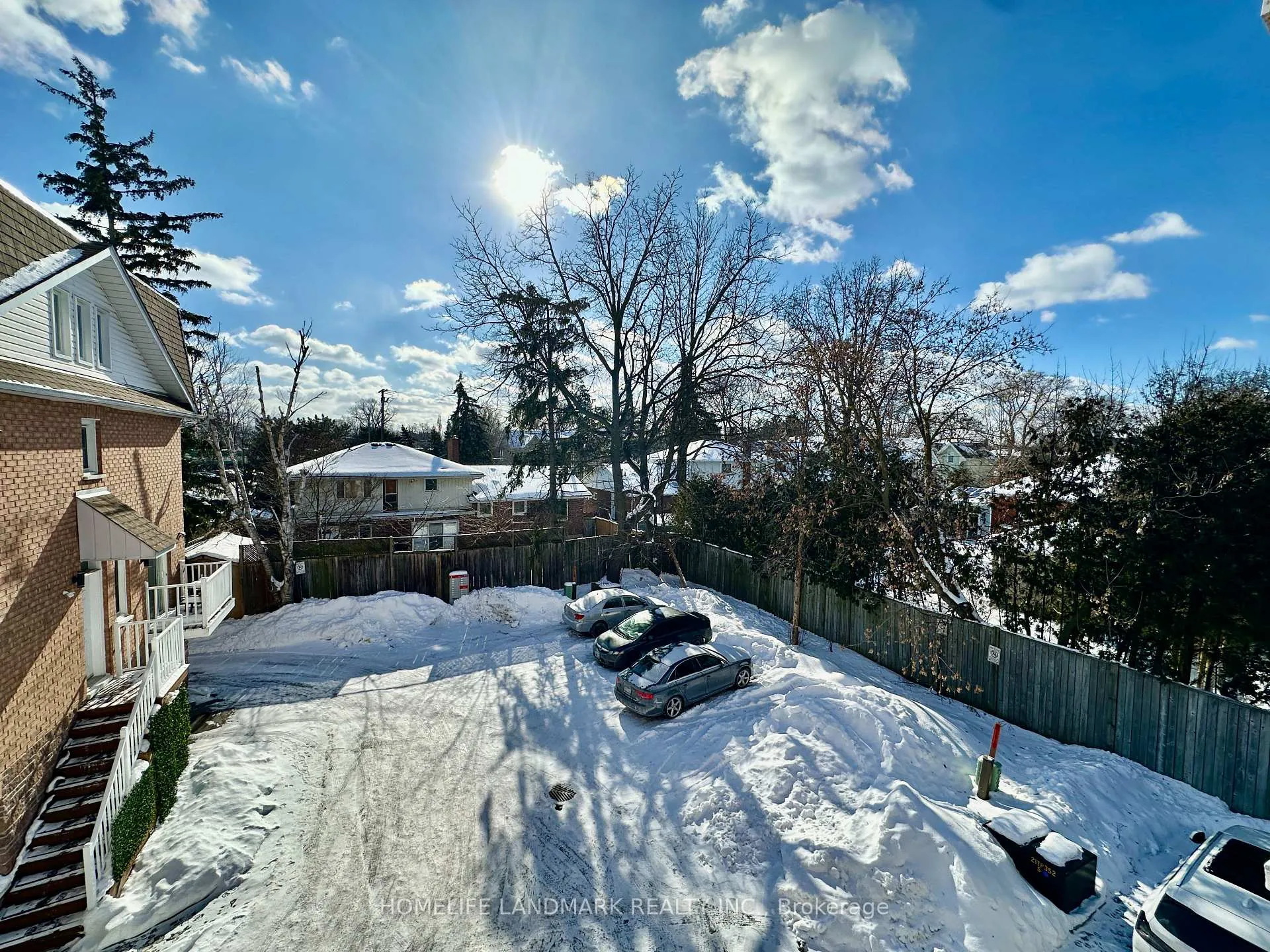 Photo 3 of 9 Eby Way, Markham, Old Markham Village — HOMEH