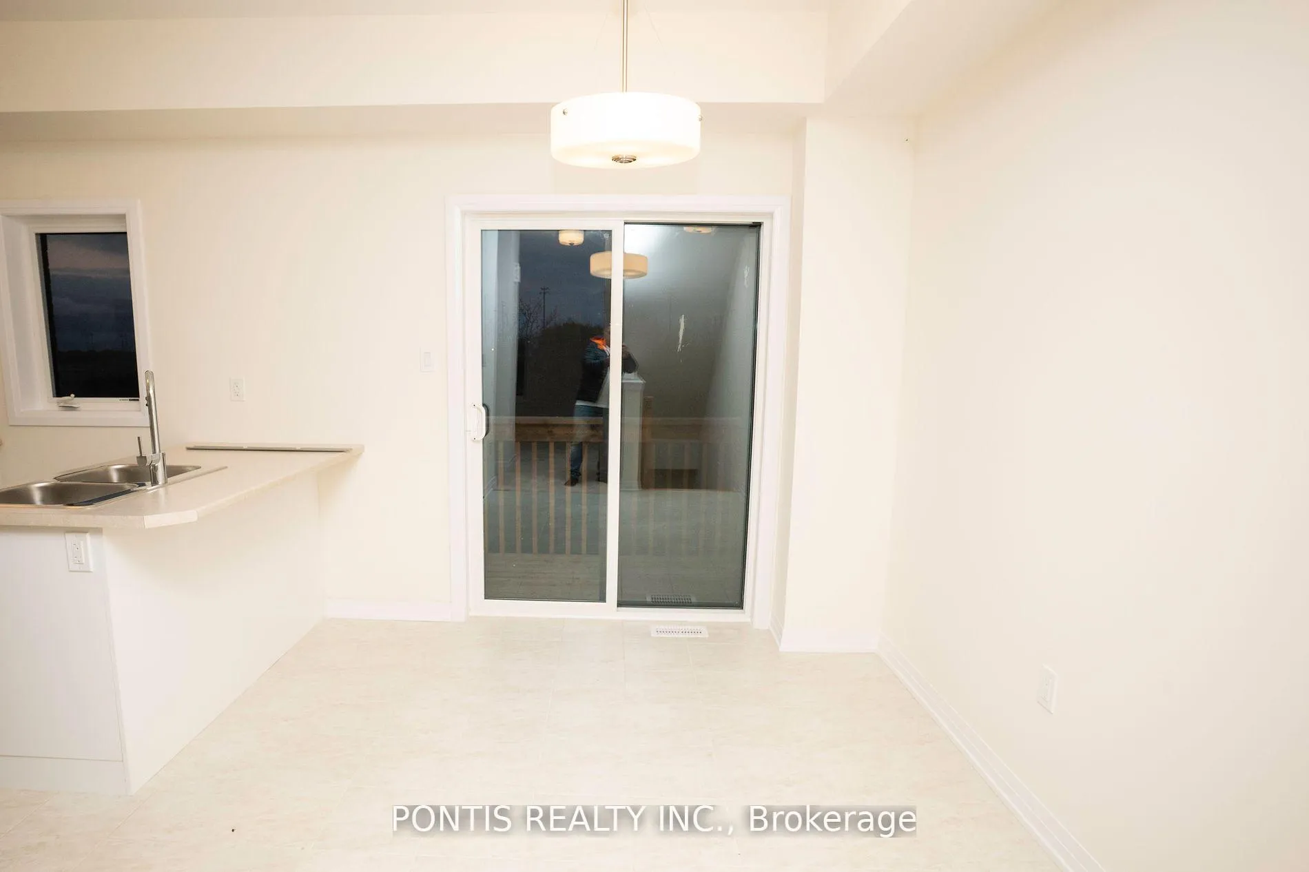 Photo 5 of 88 Fieldridge Crescent, Brampton, Brampton North — HOMEH