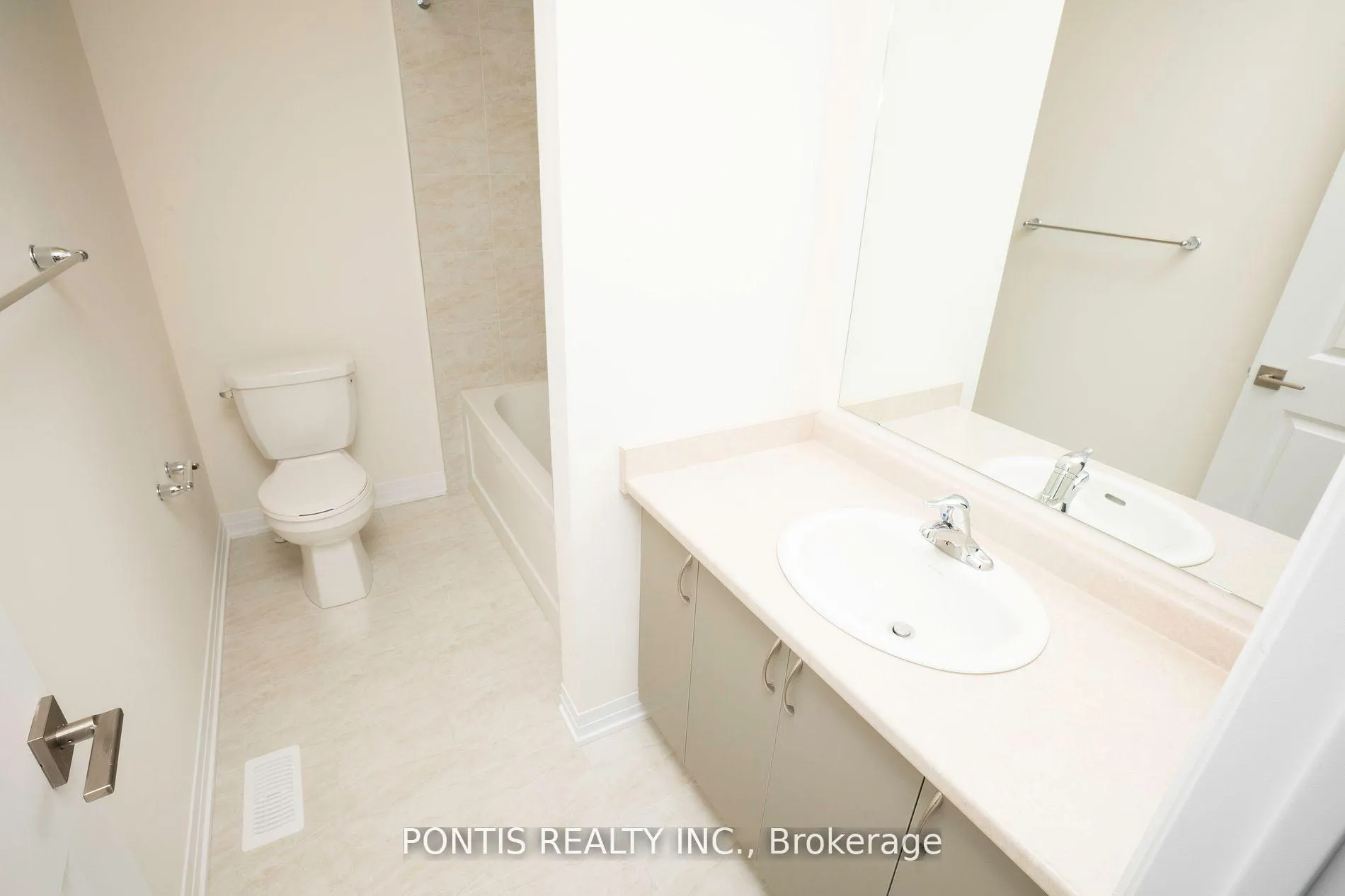Photo 13 of 88 Fieldridge Crescent, Brampton, Brampton North — HOMEH