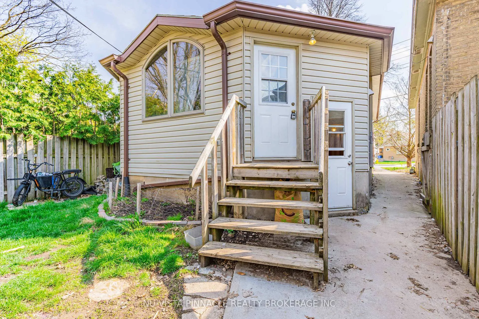 Front of Unit Back, 132 Wharncliffe Road