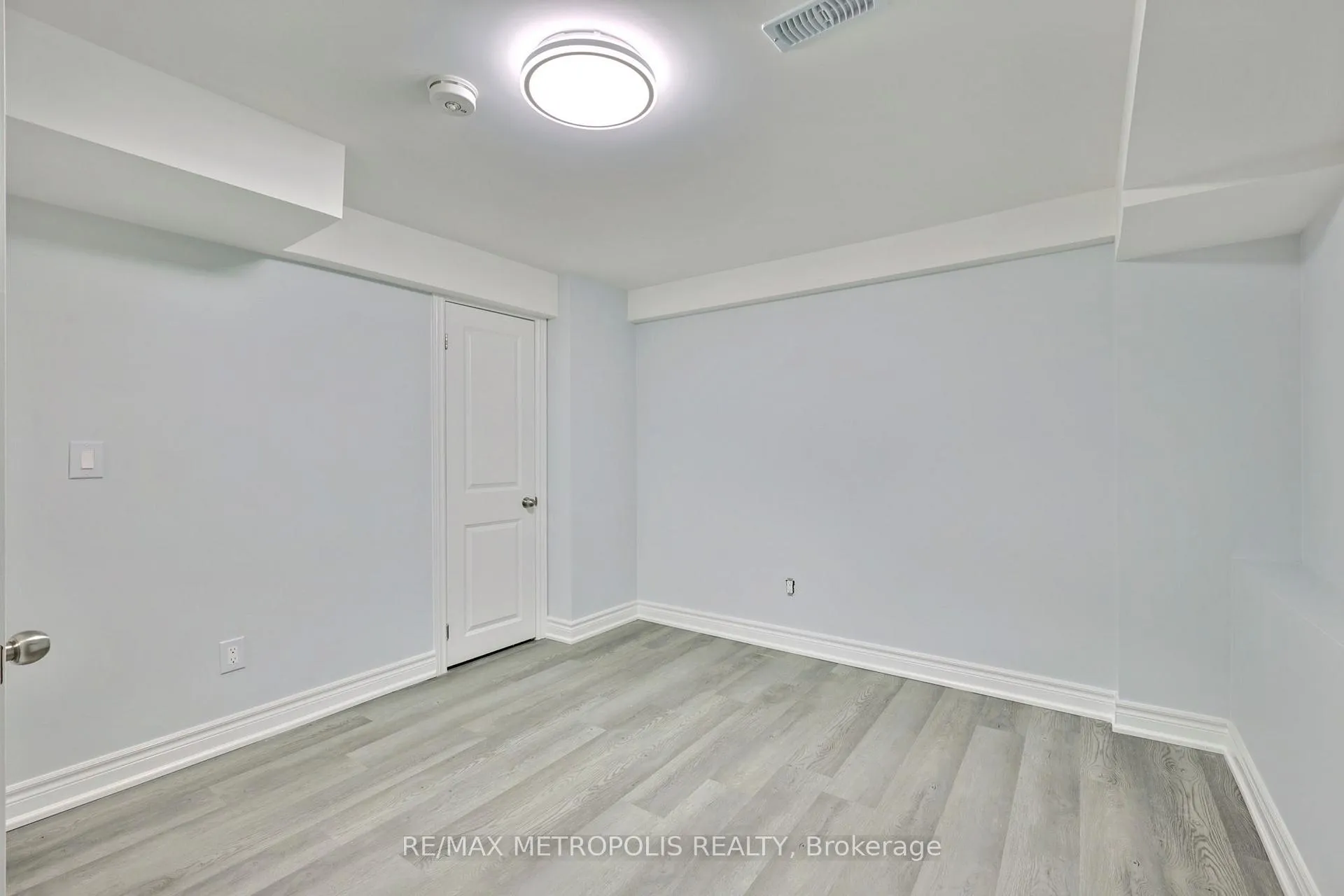 Photo 4 of Unit Bsmt, 87 Knotty Pine Drive, Whitby, Williamsburg — HOMEH