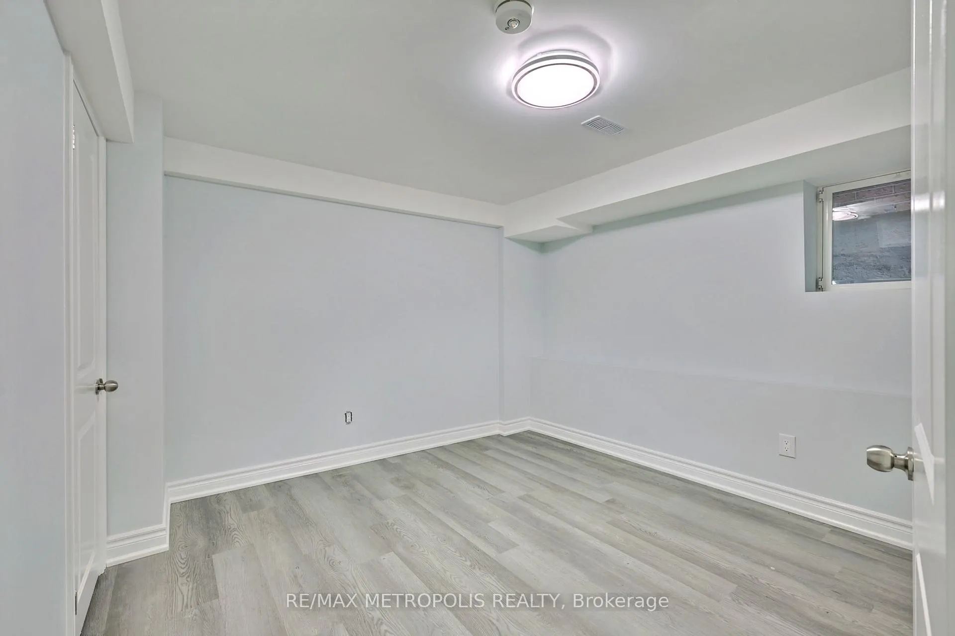 Photo 5 of Unit Bsmt, 87 Knotty Pine Drive, Whitby, Williamsburg — HOMEH