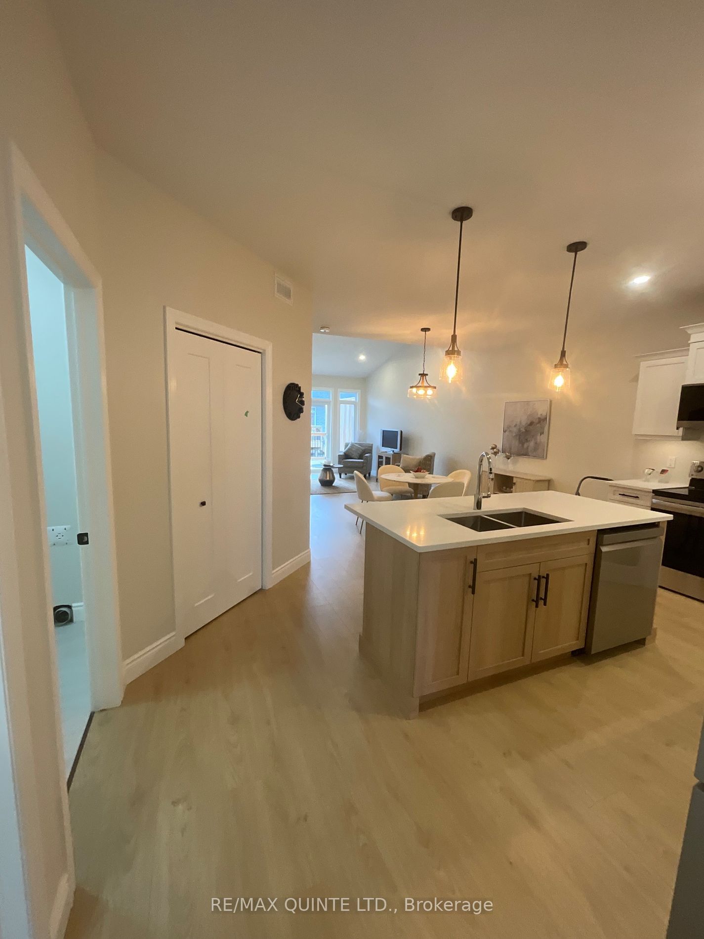 Photo 3 of 96 Raycroft Dr, Belleville, Thurlow Ward — HOMEH