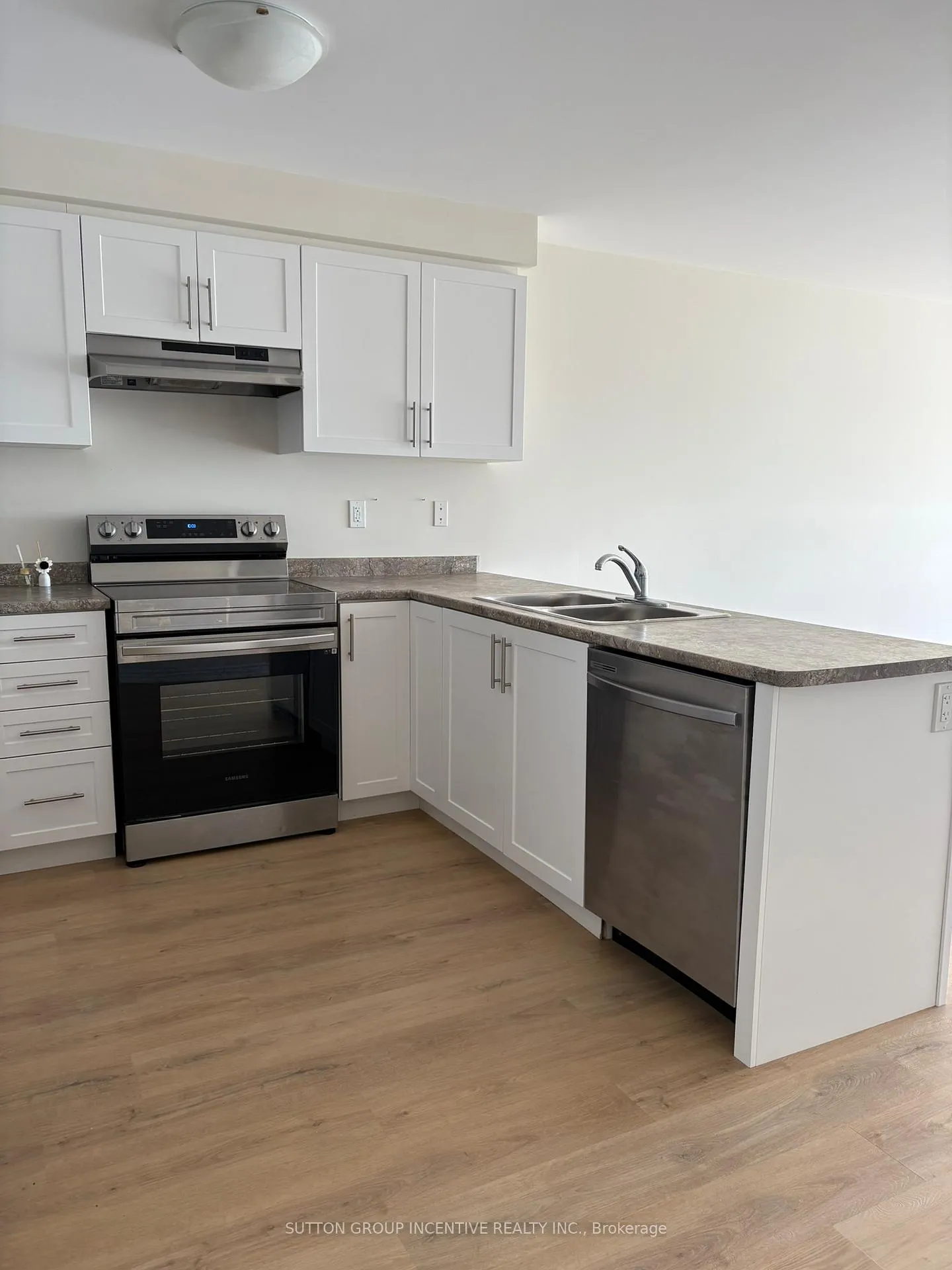 Photo 4 of Unit B, 1443 Benson Street, Innisfil, Alcona — HOMEH
