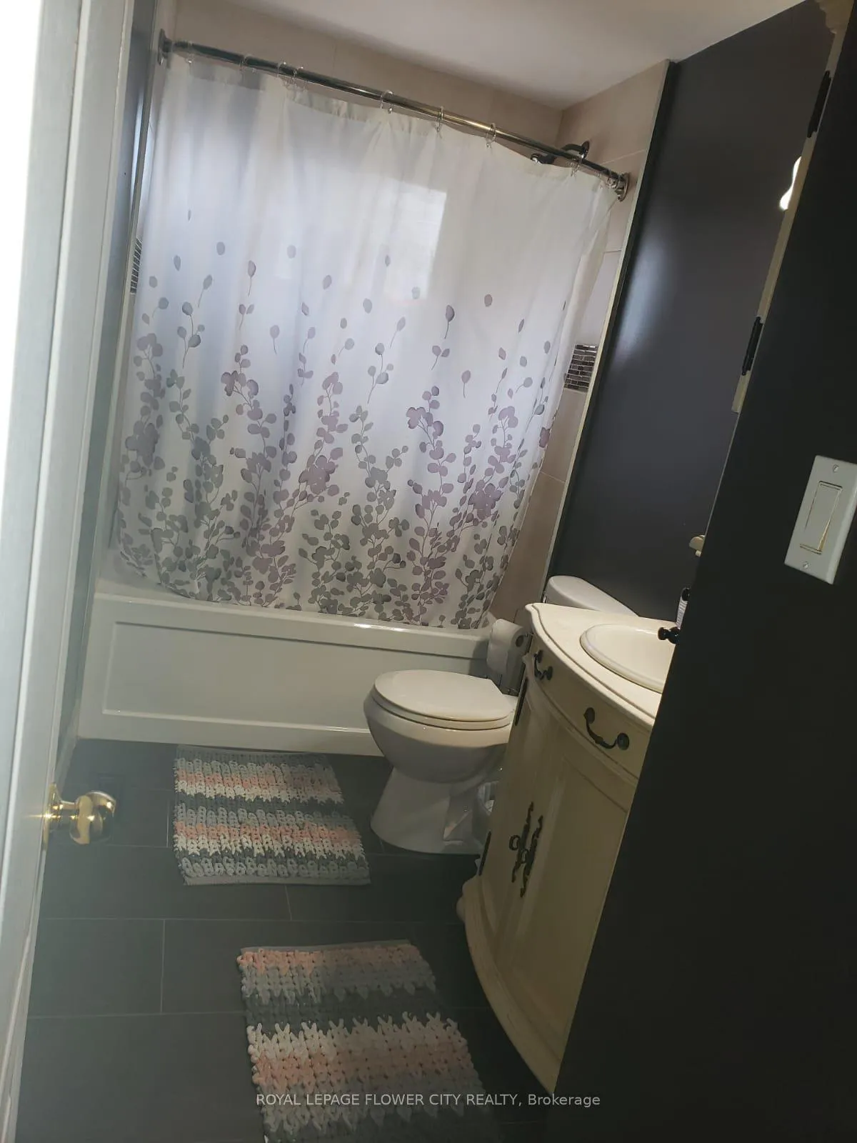 Photo 7 of 3 Devlin Place, Brampton, Southgate — HOMEH