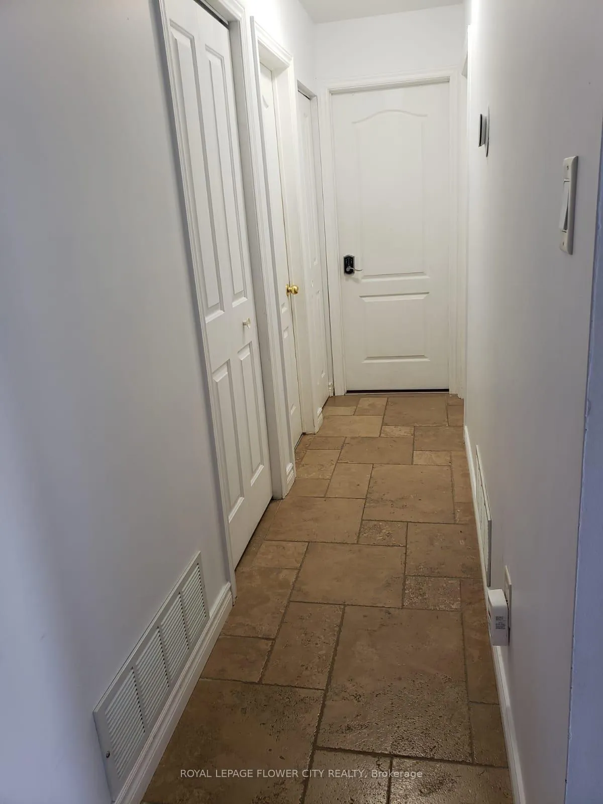 Photo 8 of 3 Devlin Place, Brampton, Southgate — HOMEH