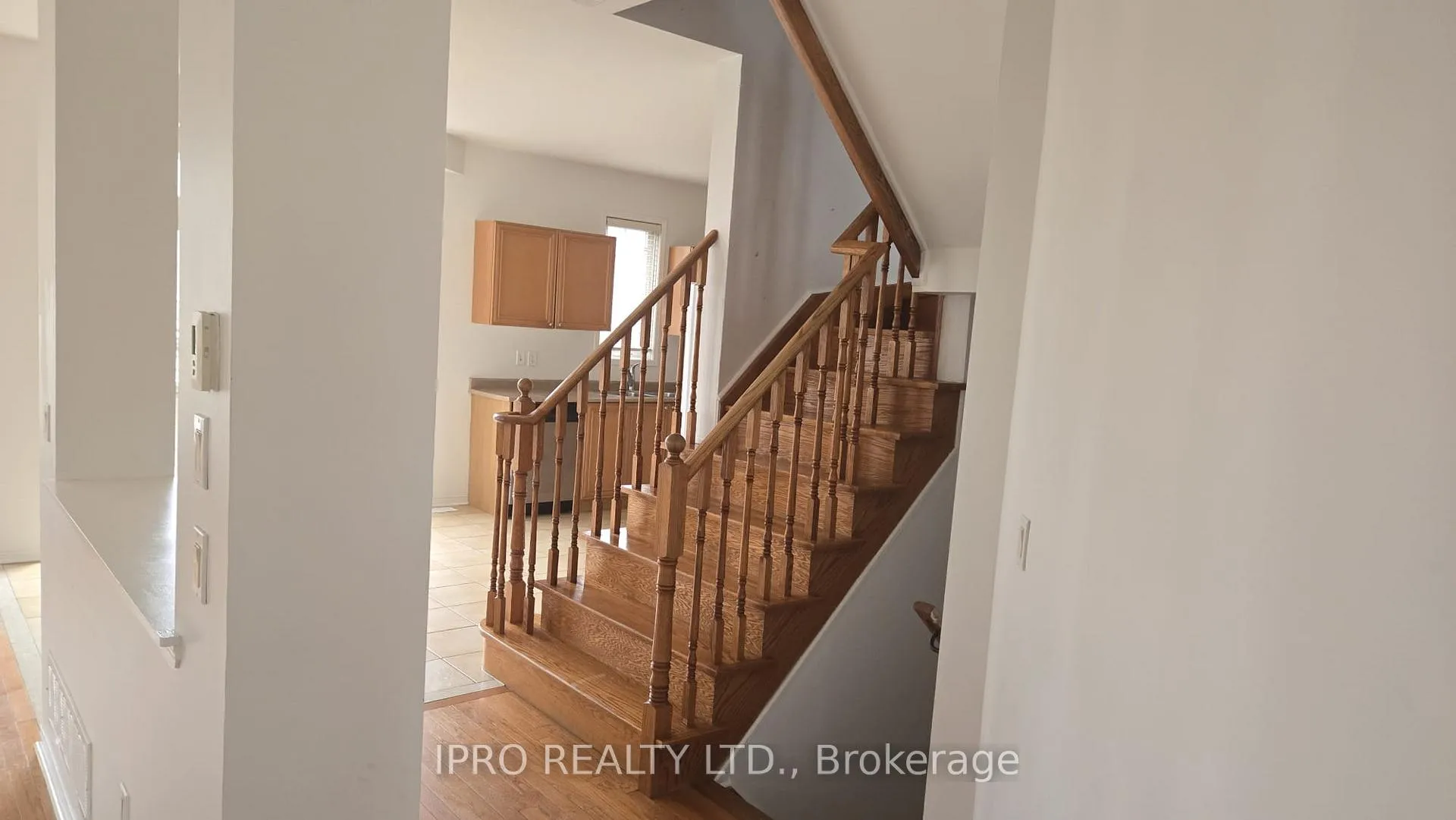 Photo 5 of 41 Laughlin Hill Crescent, Ajax, Central East — HOMEH