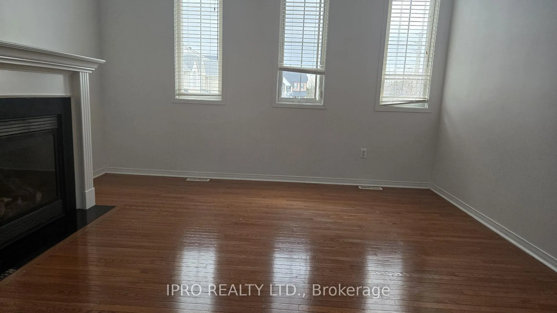 Photo 7 of 41 Laughlin Hill Crescent, Ajax, Central East — HOMEH