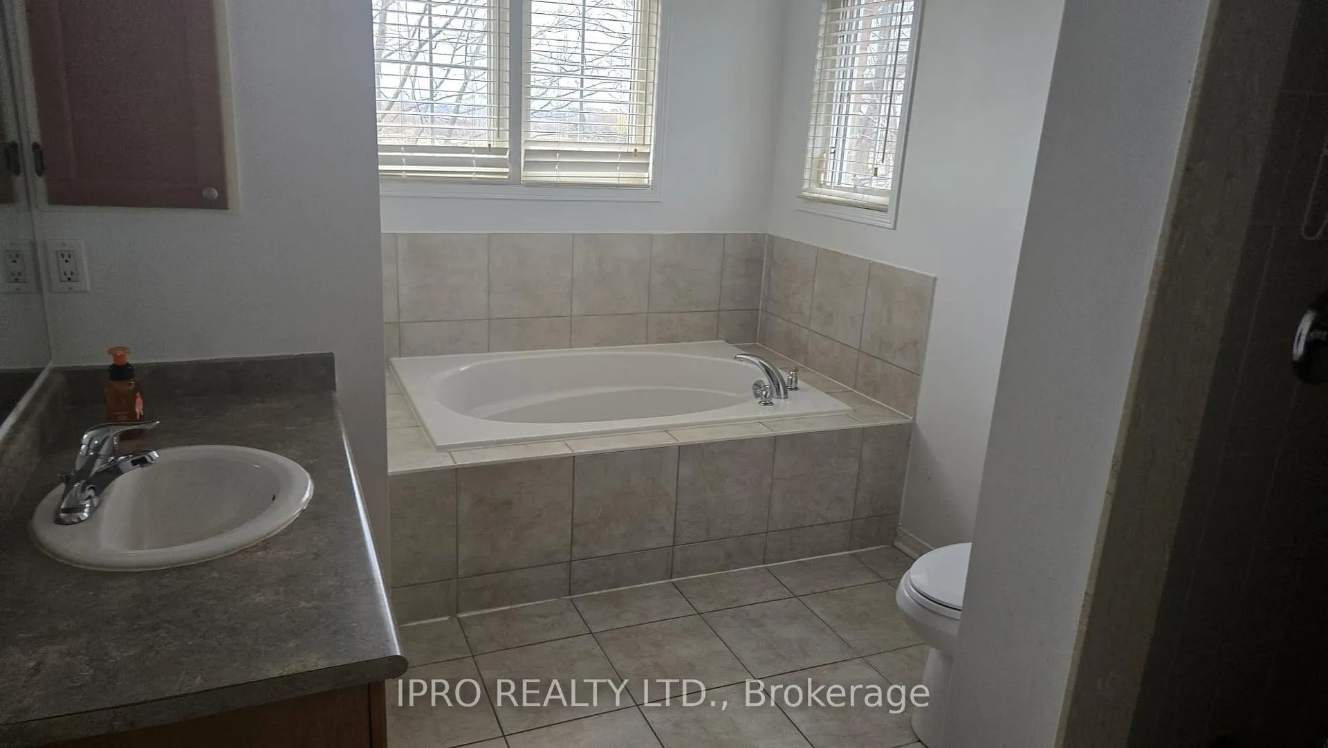 Photo 12 of 41 Laughlin Hill Crescent, Ajax, Central East — HOMEH