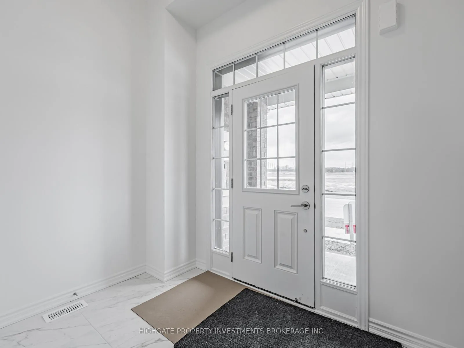 Photo 2 of 71 Reigate Avenue, Whitby, Williamsburg — HOMEH