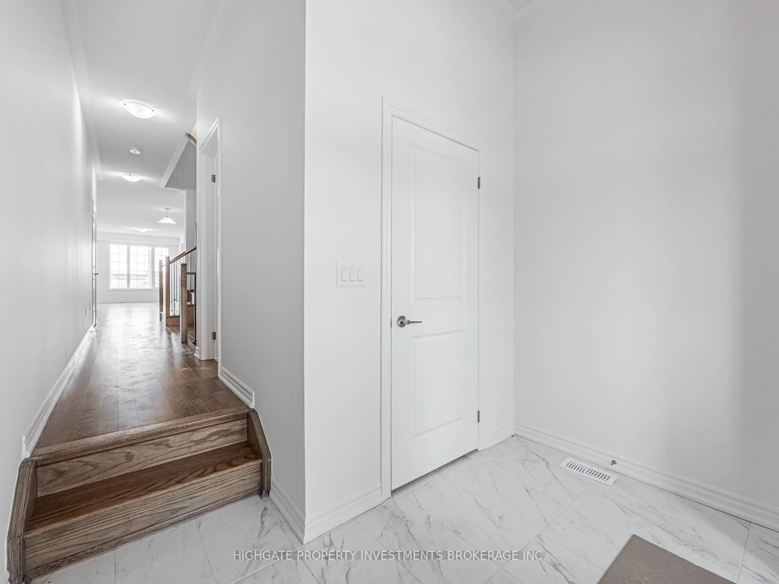 Photo 3 of 71 Reigate Avenue, Whitby, Williamsburg — HOMEH
