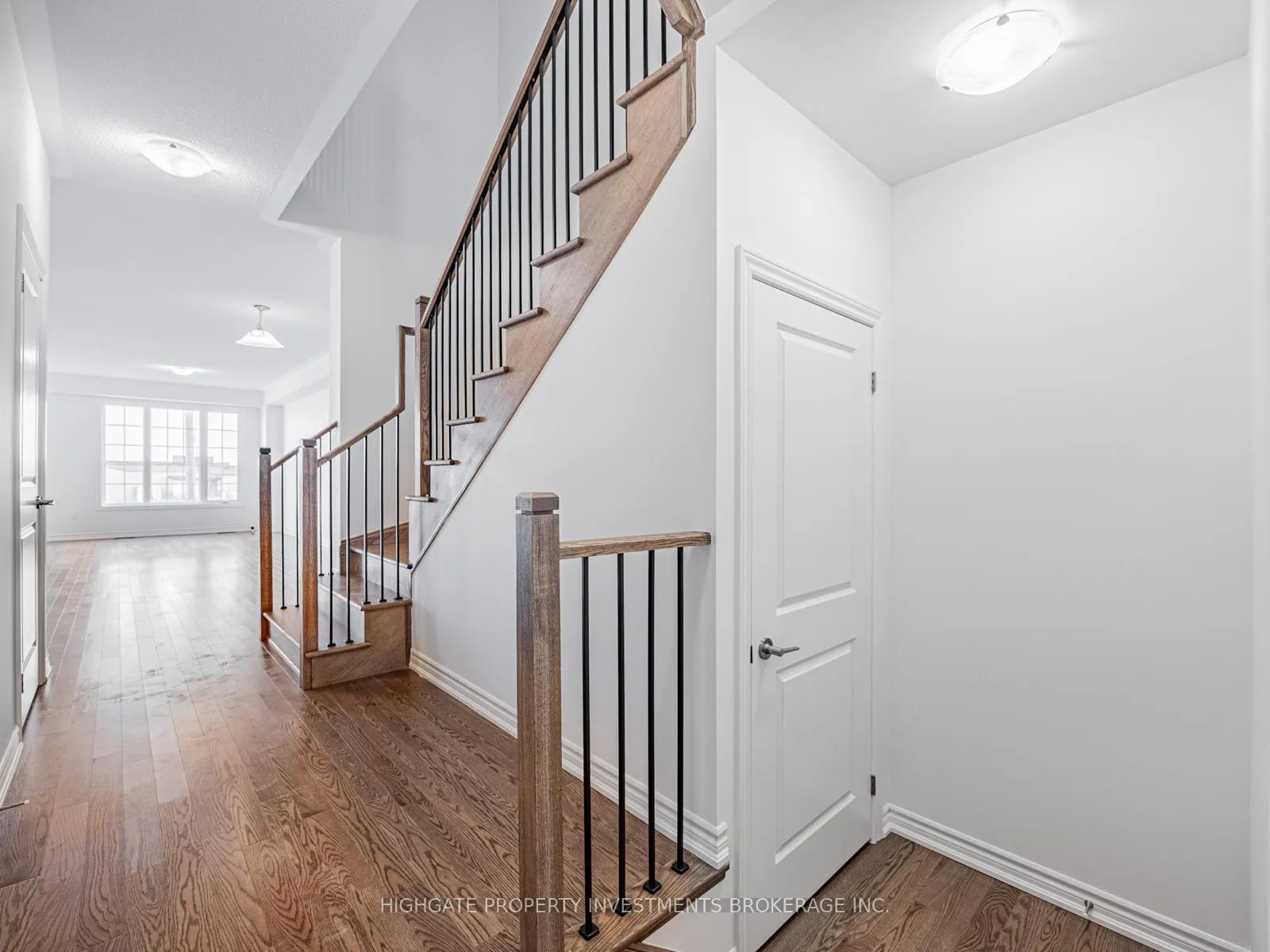 Photo 4 of 71 Reigate Avenue, Whitby, Williamsburg — HOMEH
