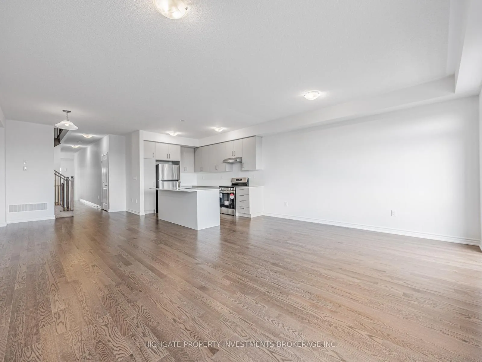 Photo 8 of 71 Reigate Avenue, Whitby, Williamsburg — HOMEH
