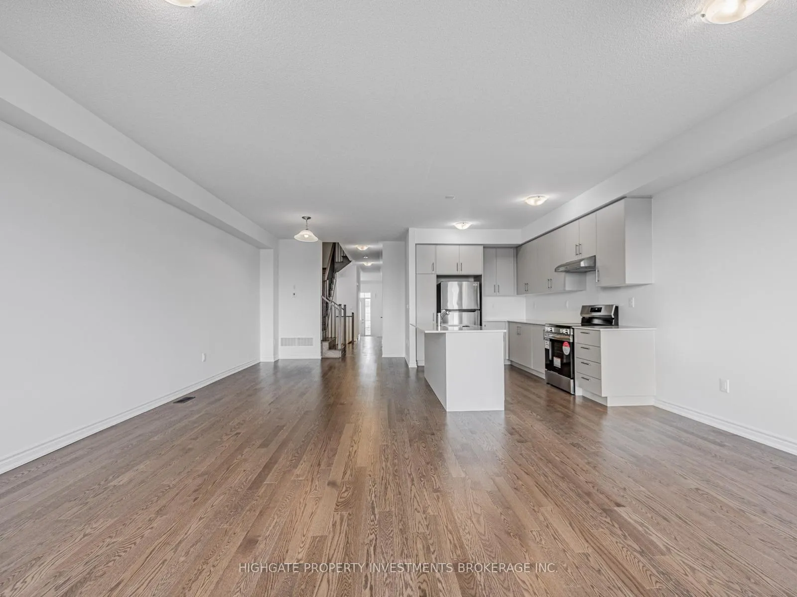 Photo 9 of 71 Reigate Avenue, Whitby, Williamsburg — HOMEH