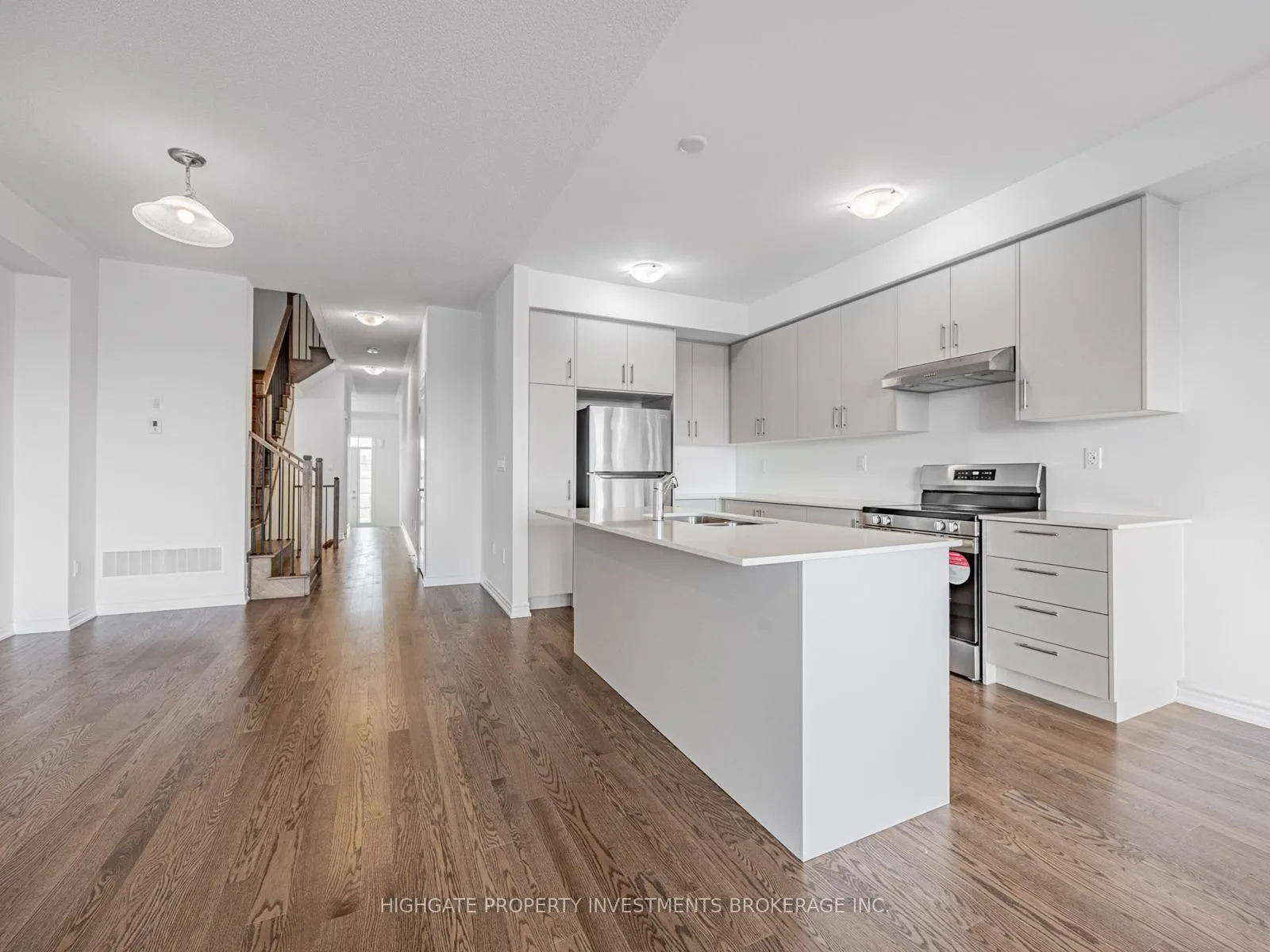 Photo 10 of 71 Reigate Avenue, Whitby, Williamsburg — HOMEH
