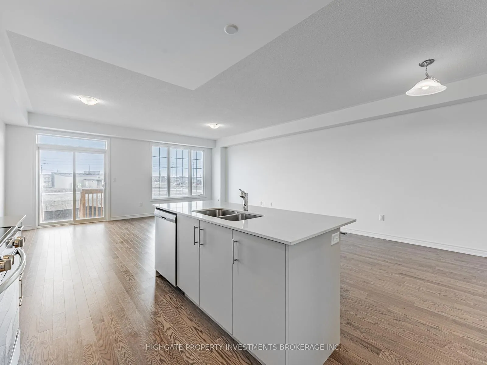Photo 13 of 71 Reigate Avenue, Whitby, Williamsburg — HOMEH