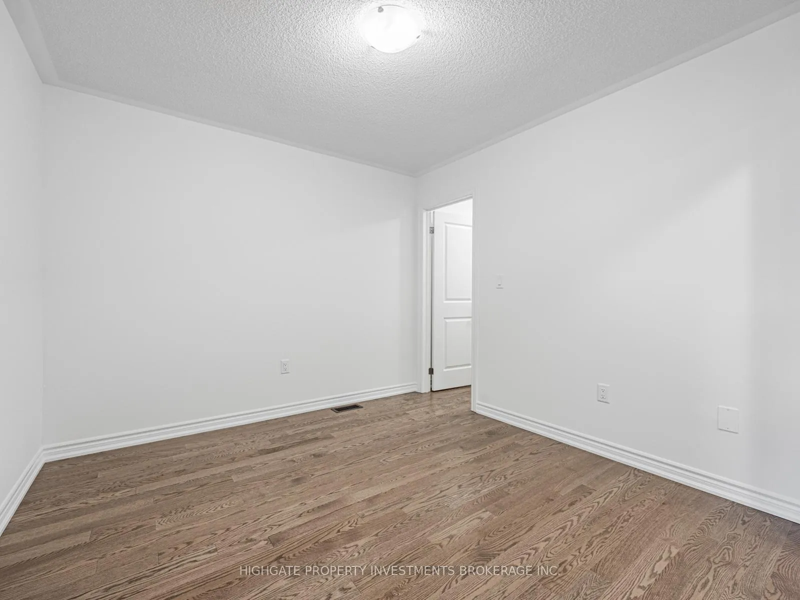 Photo 19 of 71 Reigate Avenue, Whitby, Williamsburg — HOMEH