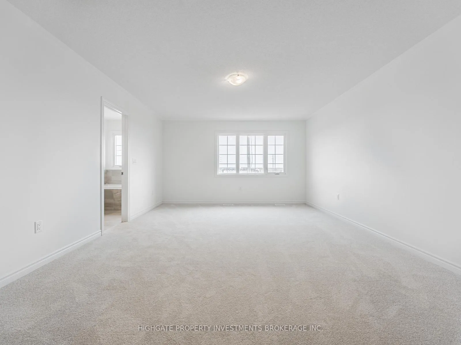 Photo 23 of 71 Reigate Avenue, Whitby, Williamsburg — HOMEH