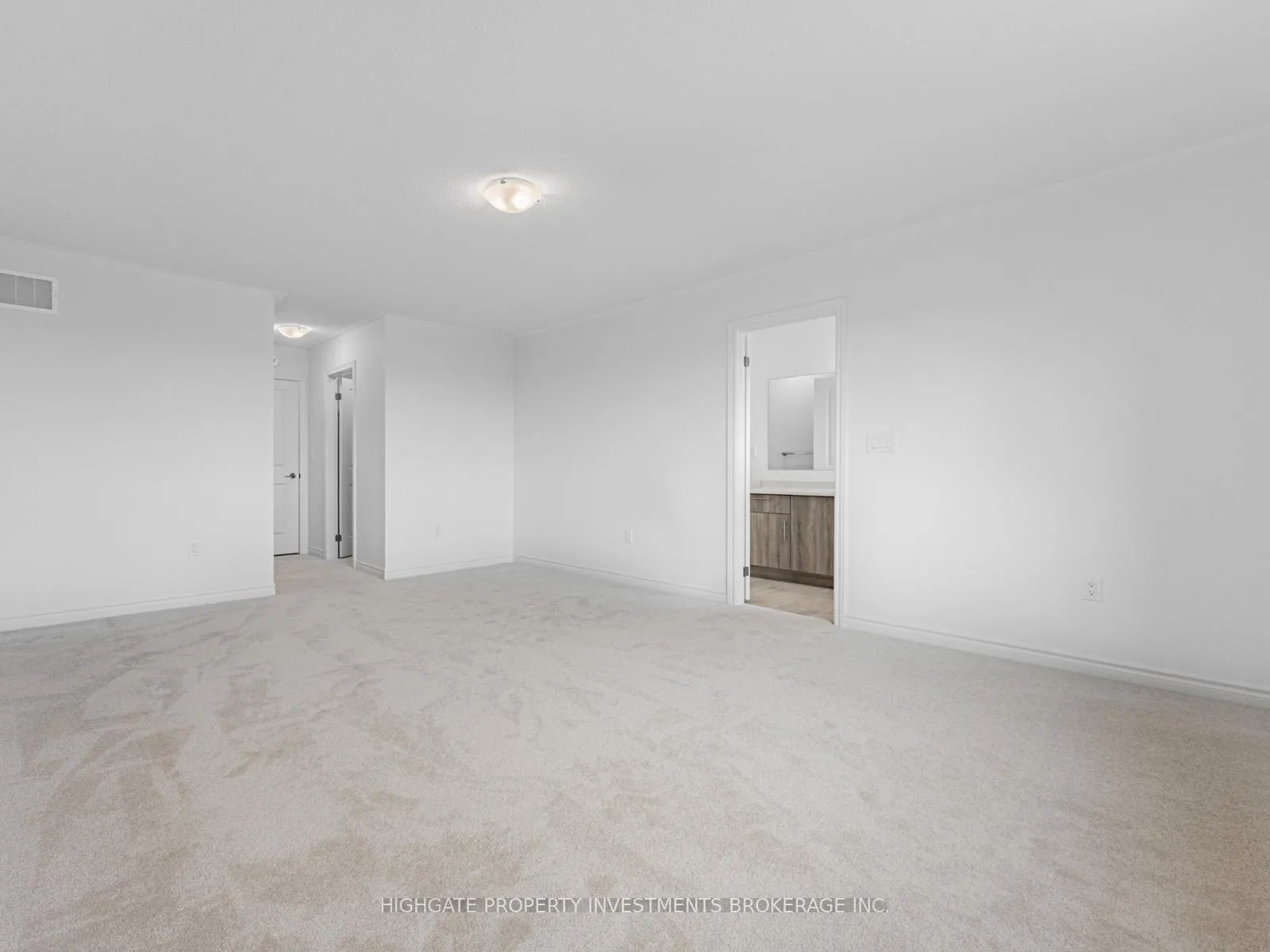 Photo 25 of 71 Reigate Avenue, Whitby, Williamsburg — HOMEH
