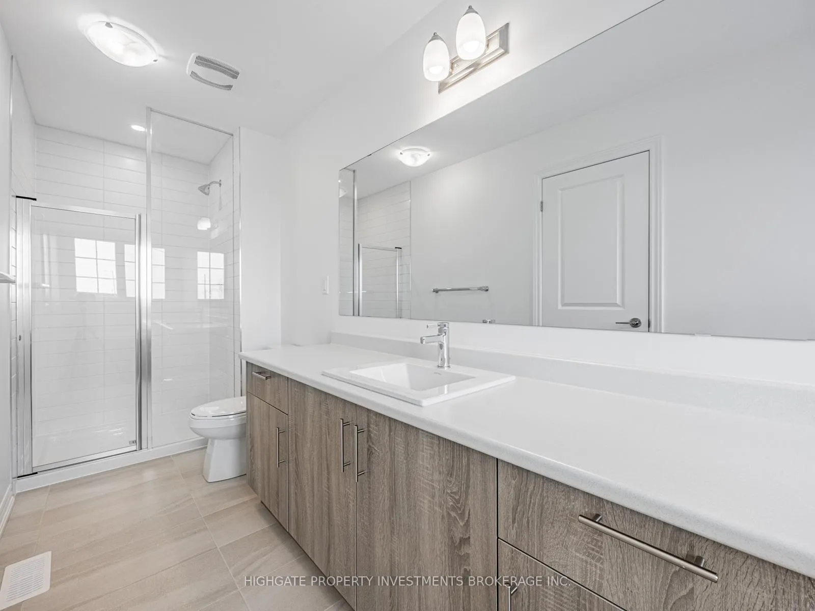 Photo 26 of 71 Reigate Avenue, Whitby, Williamsburg — HOMEH