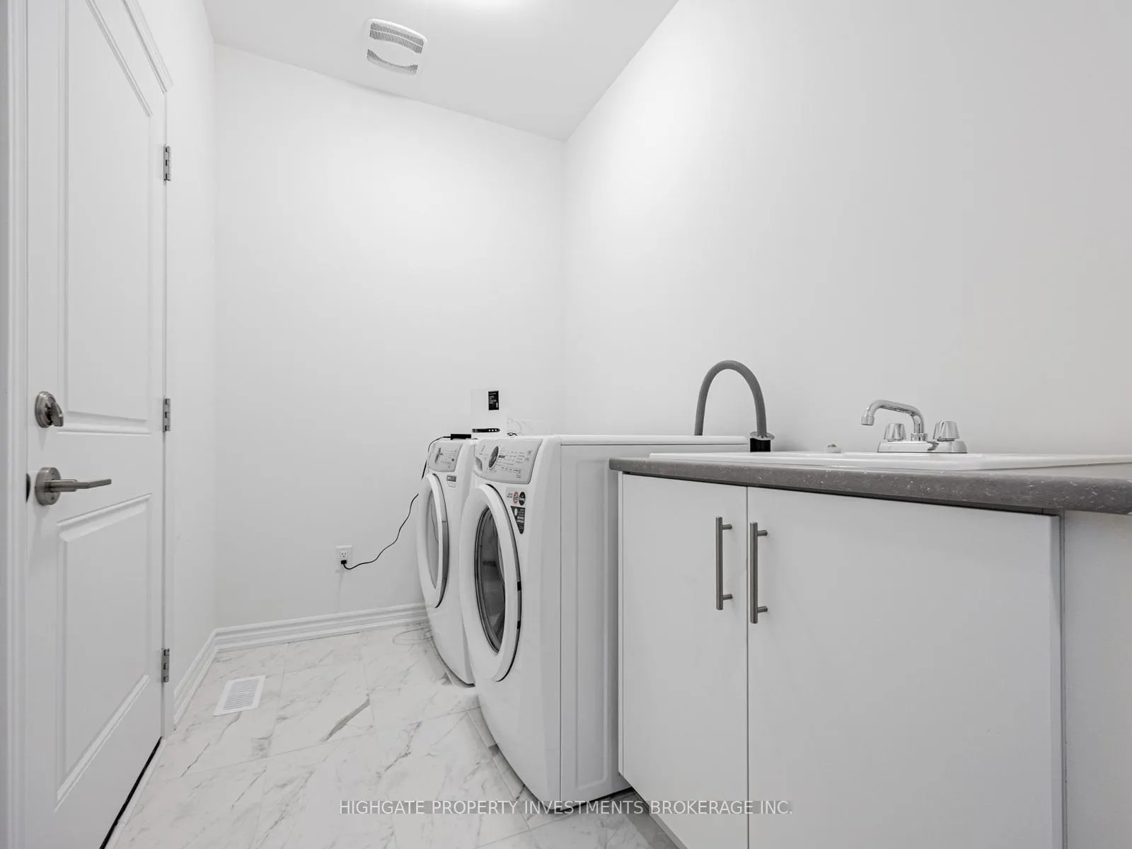 Photo 29 of 71 Reigate Avenue, Whitby, Williamsburg — HOMEH