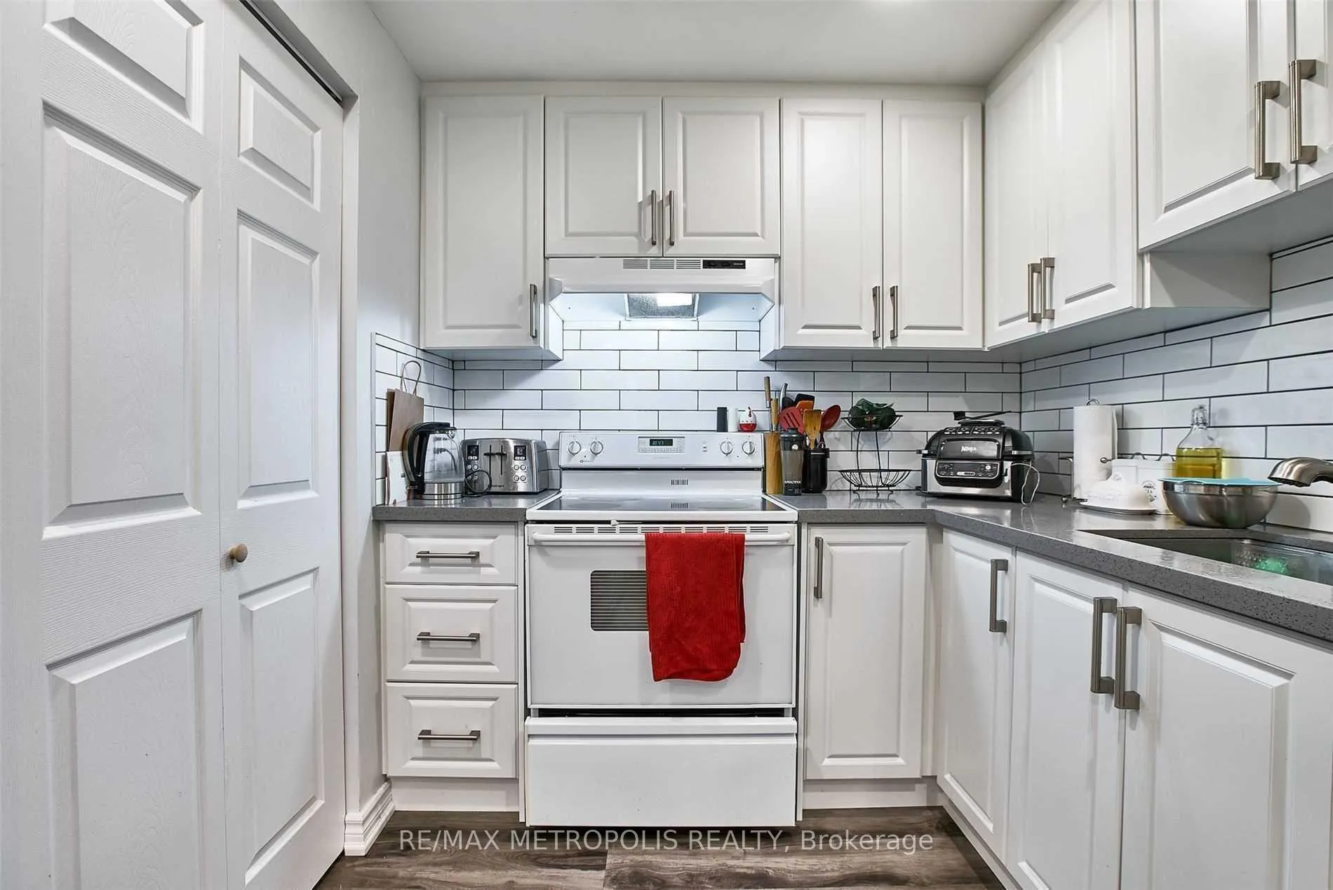 Photo 4 of Unit Bsmt, 42 Reed Drive, Ajax, Central — HOMEH