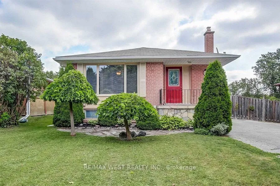 Photo 1 of 62 Foreht Crescent, Aurora, Aurora Heights — HOMEH