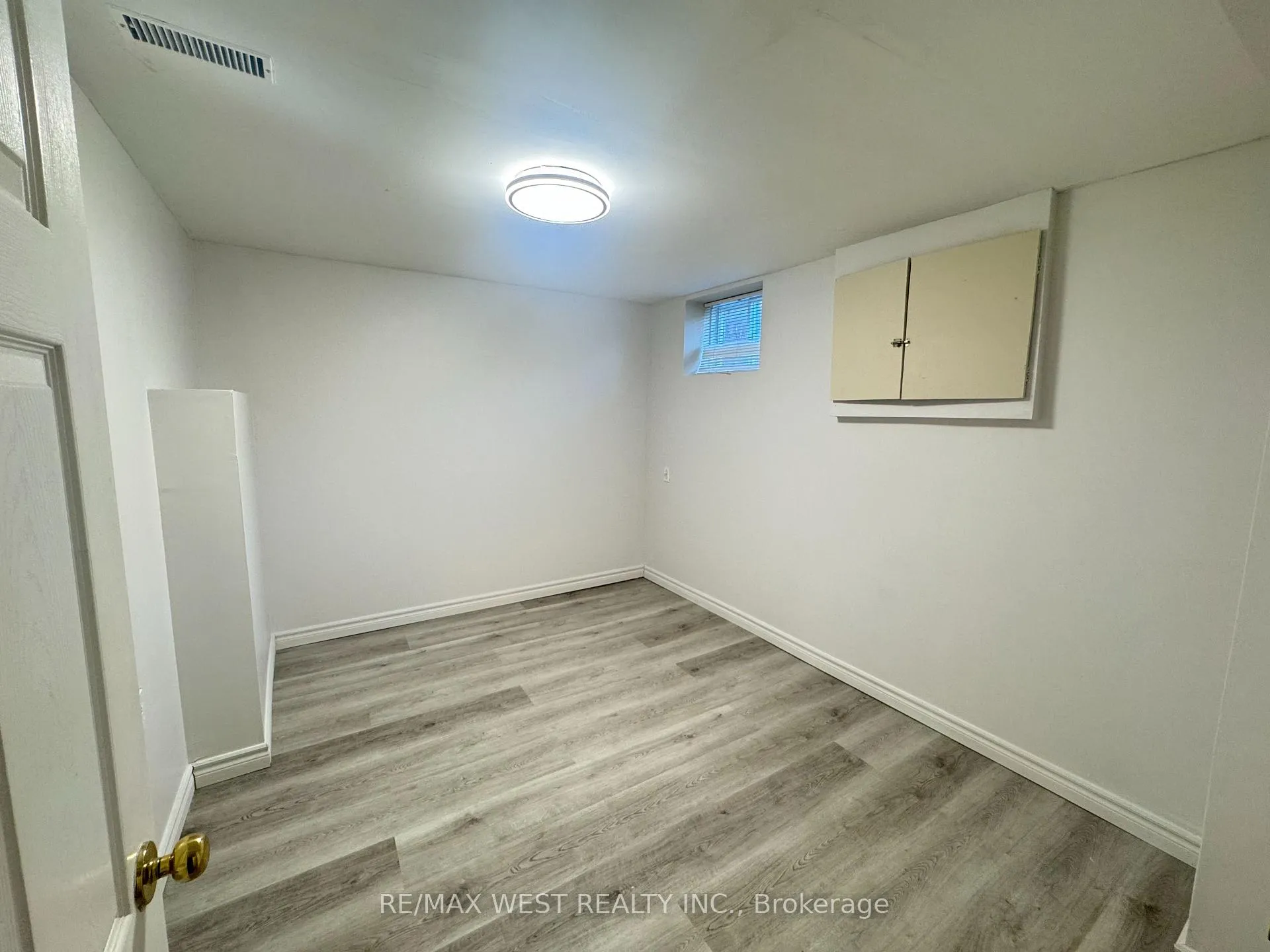 Photo 5 of 62 Foreht Crescent, Aurora, Aurora Heights — HOMEH