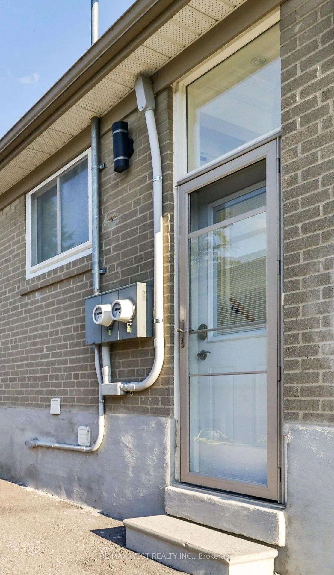 Photo 2 of Unit Basement, 13 Richardson Drive, Aurora, Aurora Highlands — HOMEH
