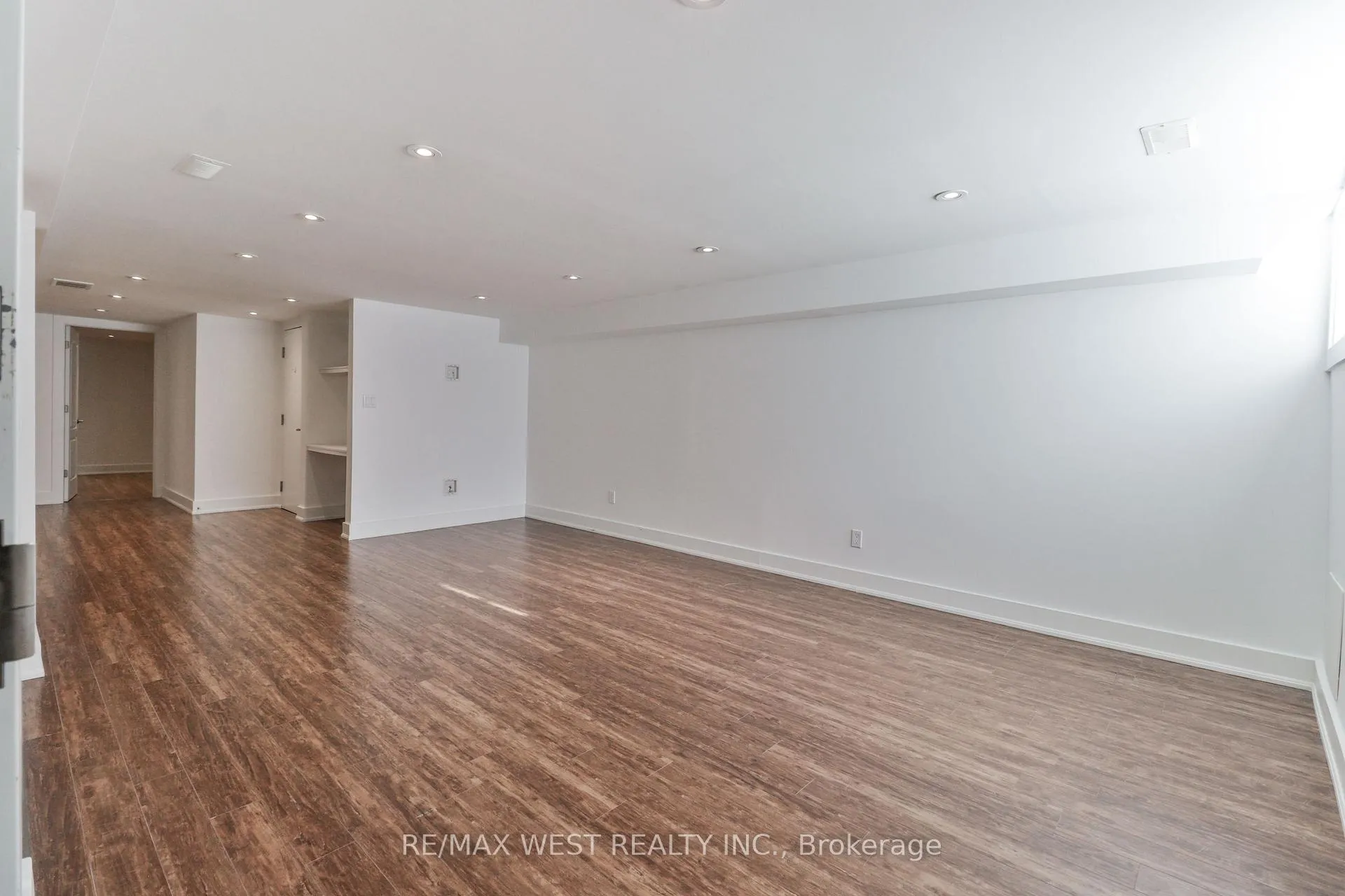 Photo 6 of Unit Basement, 13 Richardson Drive, Aurora, Aurora Highlands — HOMEH