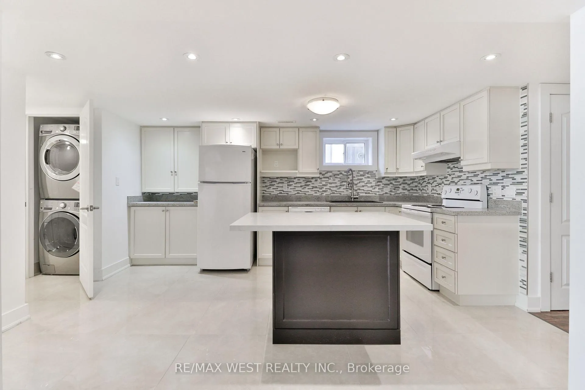 Photo 8 of Unit Basement, 13 Richardson Drive, Aurora, Aurora Highlands — HOMEH